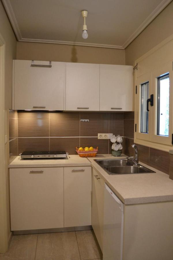 Kalamata Beach Maizonette Ground Floor And Semi-Basement With Yard Kültér fotó